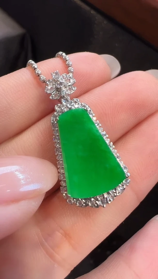 吊坠(不含链)18K金镶嵌翡翠AL6