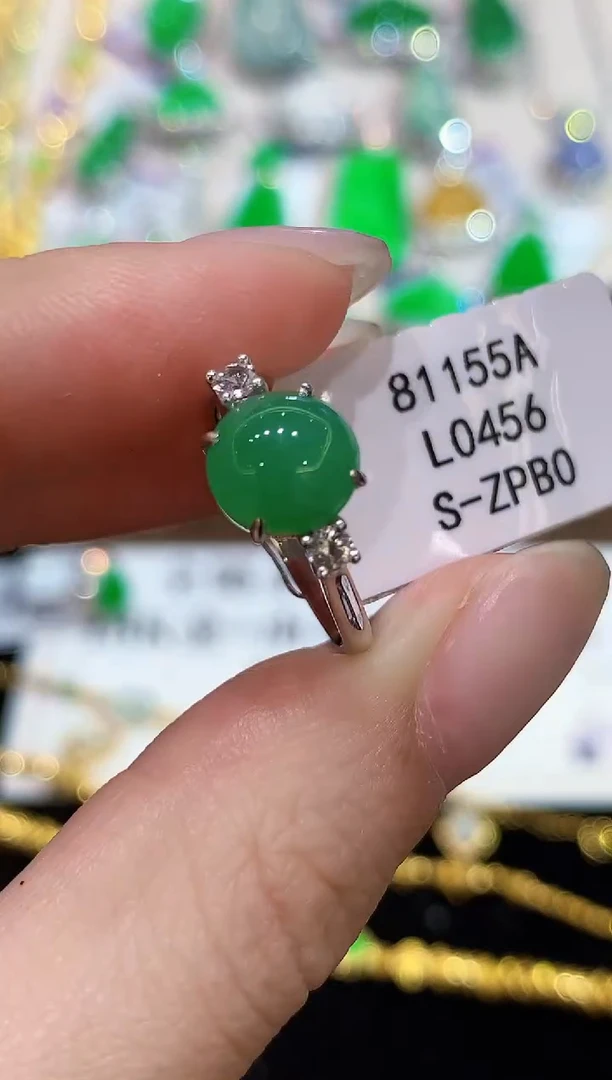 18K金镶嵌戒指翡翠L0456多样性发其一