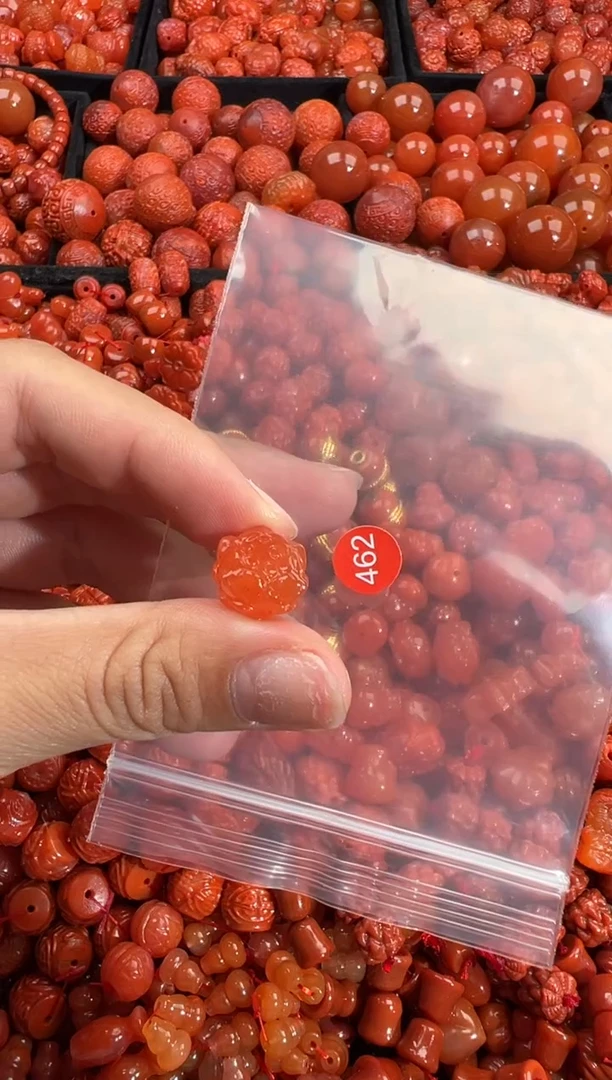 南红玛瑙未镶嵌颈饰1