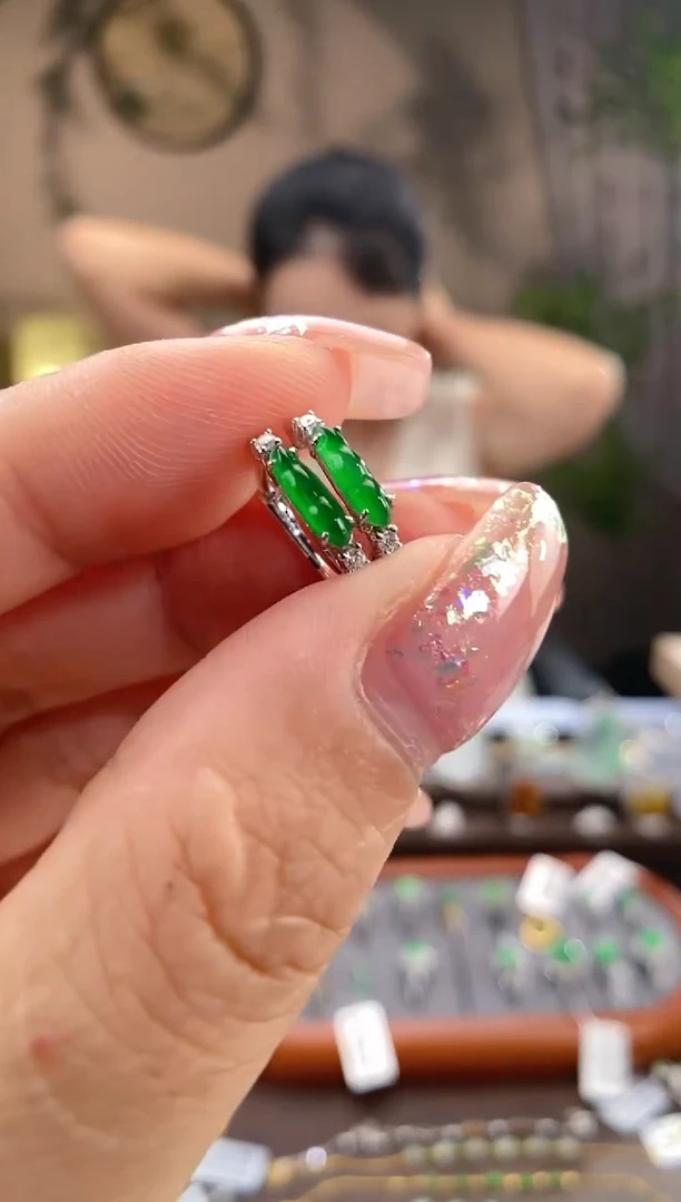 翡翠18K金镶嵌吊坠(不含链)耳饰一对