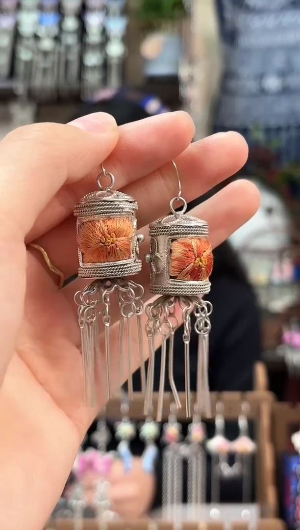 织绣民族风非遗老绣饰品513