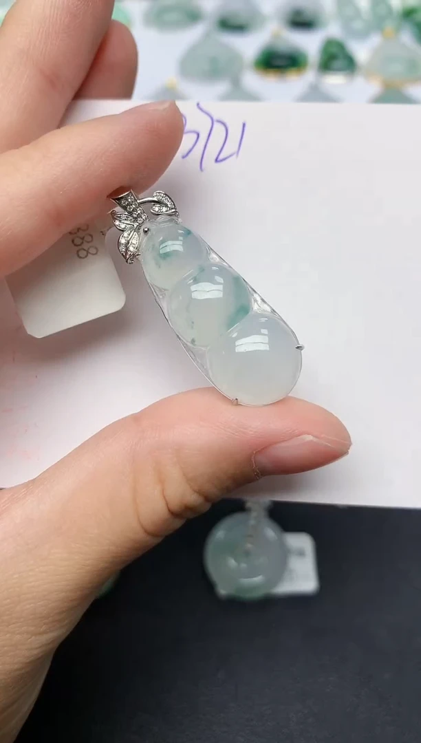 颈饰18K金镶嵌翡翠天然缅甸A货翡翠百元以上9元证书费自理