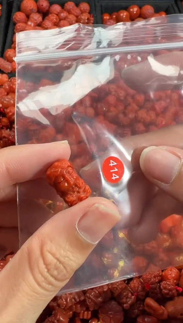 南红玛瑙未镶嵌颈饰1