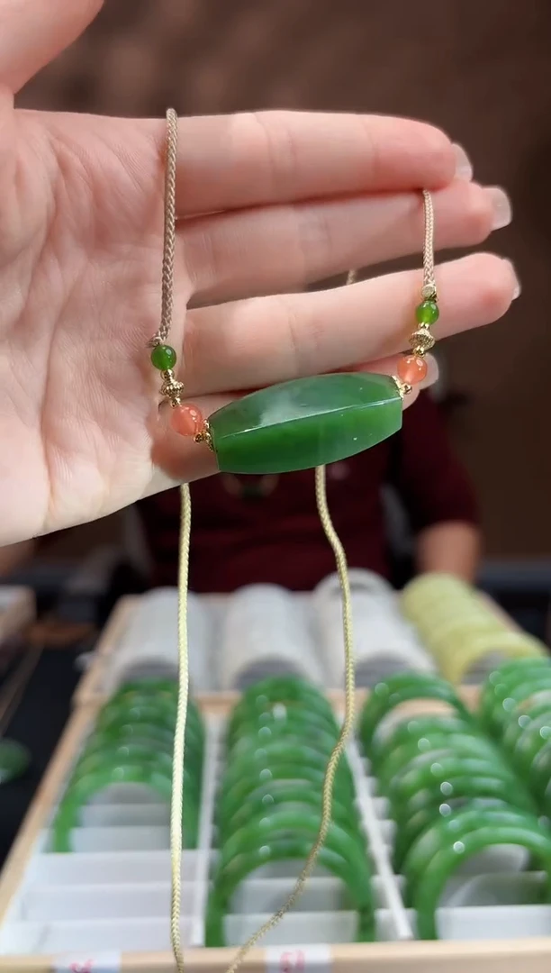 吊坠(赠链)银S925镶嵌和田玉和田玉碧玉吊坠多样性发一