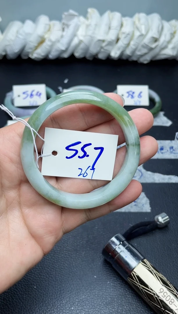 翡翠手镯未镶嵌267