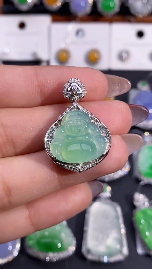 【闪购商品】翡翠颈饰18K金镶嵌吊坠