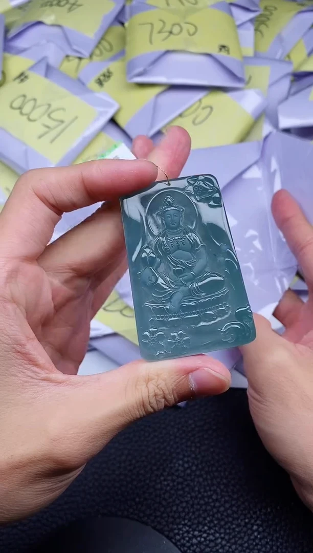 翡翠未镶嵌颈饰