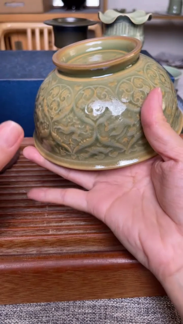 瓷器橄榄绿花舞大唐春碗 微瑕