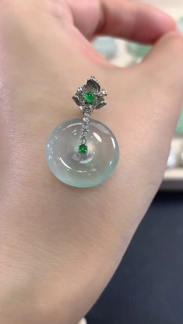 吊坠(不含链)18K金镶嵌翡翠春日珠宝 B50