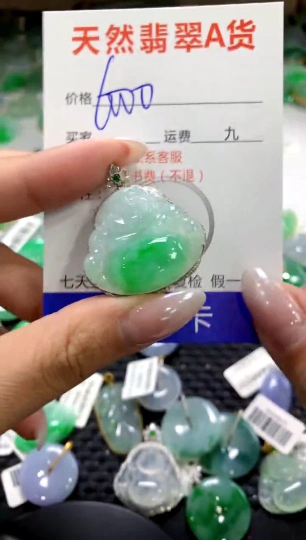颈饰18K金镶嵌翡翠1111111111111111