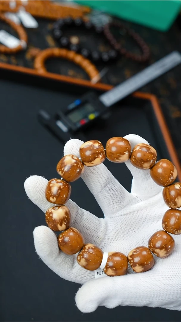 手串紫金鼠油核老型17+       10756