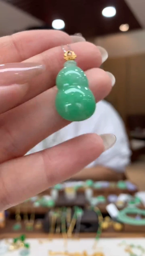 吊坠(不含链)18K金镶嵌翡翠葫芦