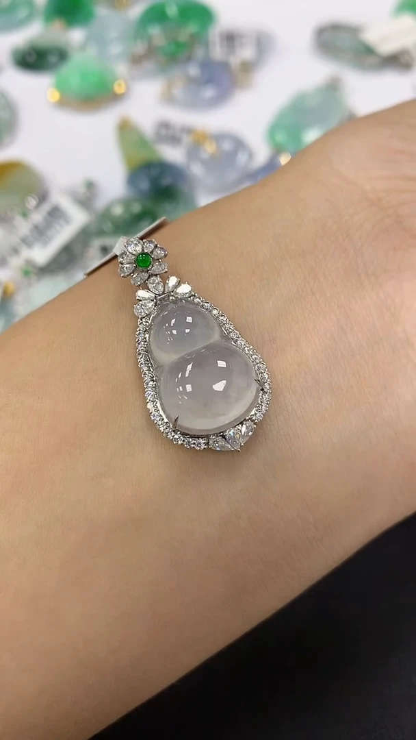 颈饰18K金镶嵌翡翠a货假一赔三支持复检百元上9元证书费自理