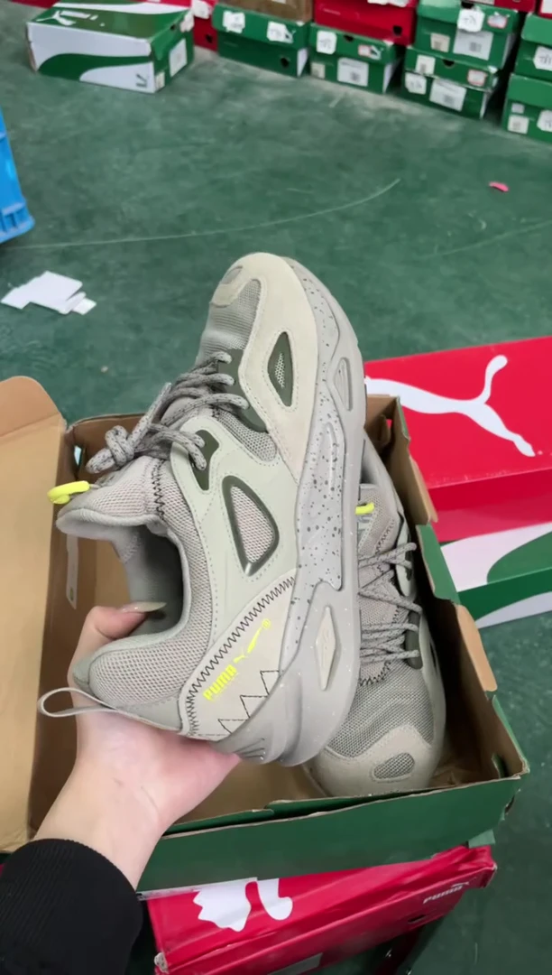 彪马时尚休闲运动鞋42M  JJ69