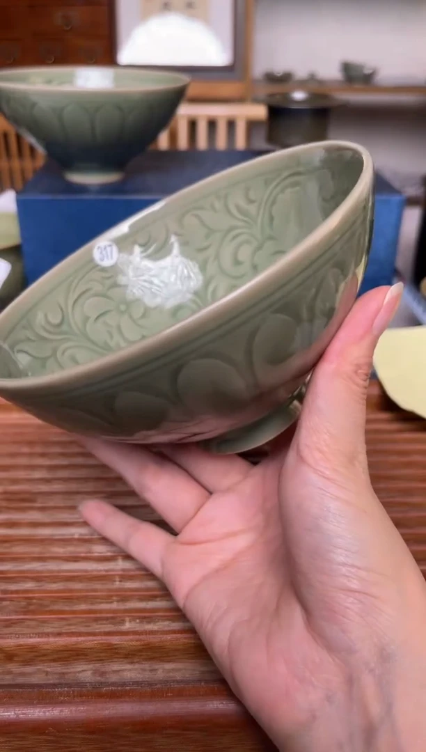 瓷器317纯手工秘色内外双刻斗笠碗 微瑕