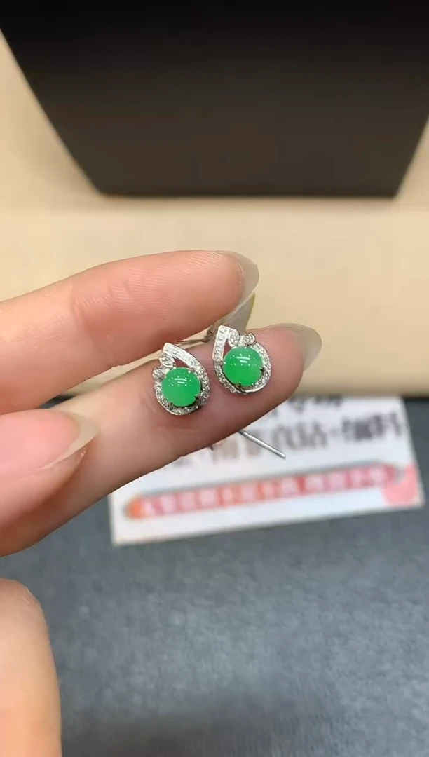 18K金镶嵌翡翠耳饰【无鉴赏期】蛋面【无服务费