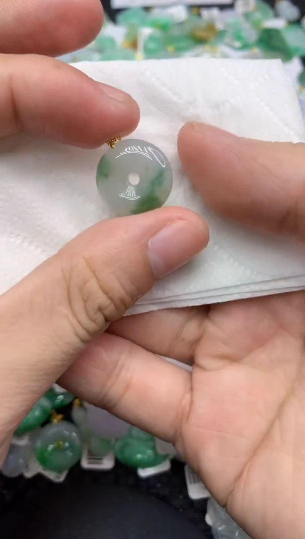 翡翠18K金镶嵌颈饰11111111
