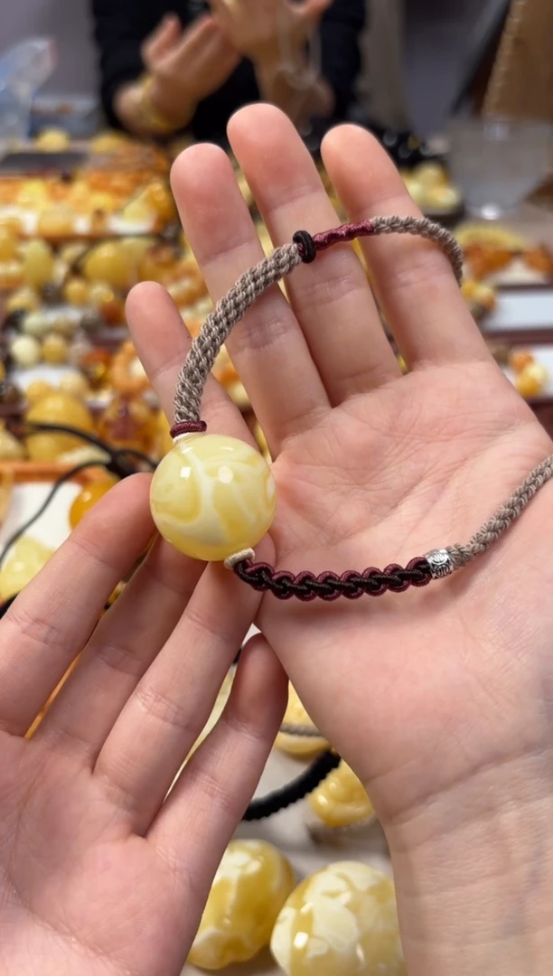 【闪购商品】蜜蜡裸石未镶嵌锁骨