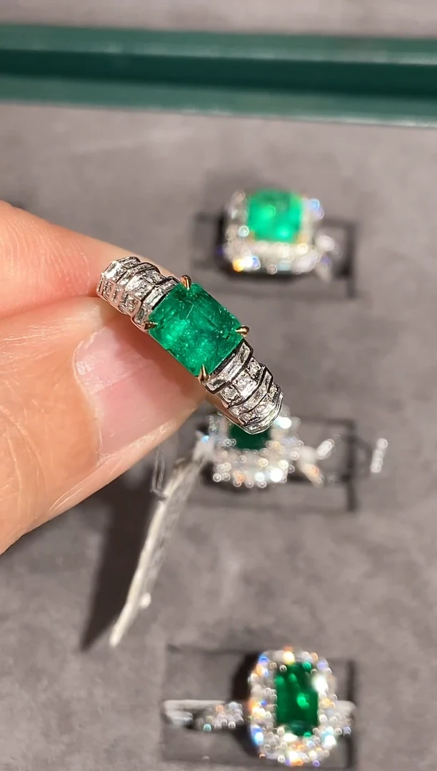18K金镶嵌戒指祖母绿【闪购】1.83ct/七天鉴赏