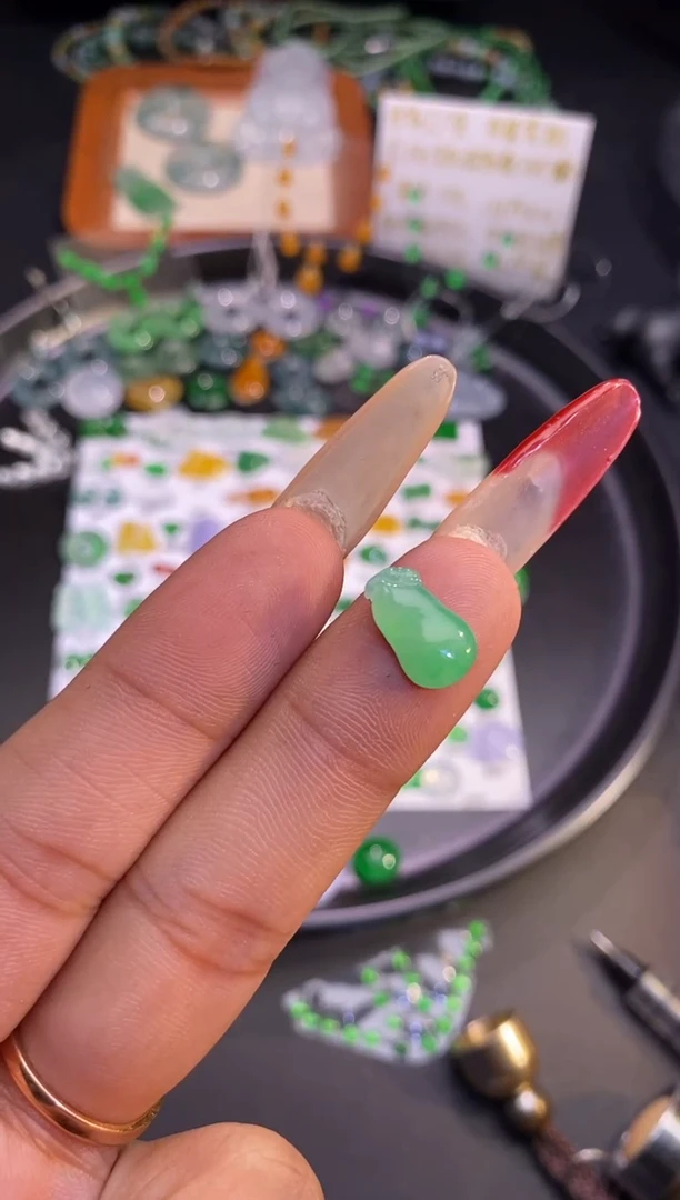 【闪购商品】翡翠挂件未镶嵌瓜瓜