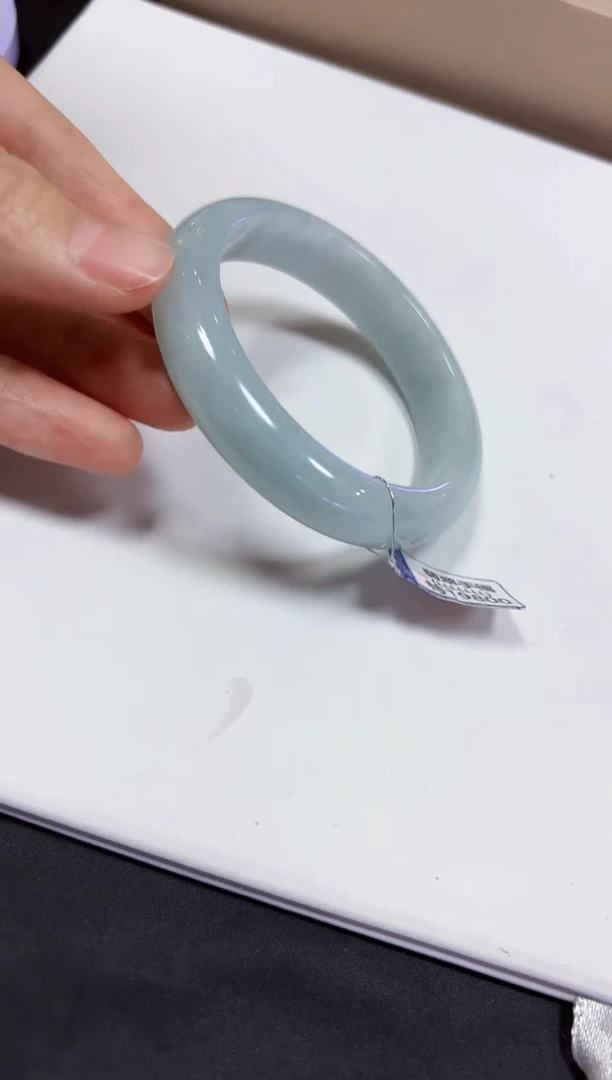 【闪购商品】翡翠颈饰18K金镶嵌56手镯