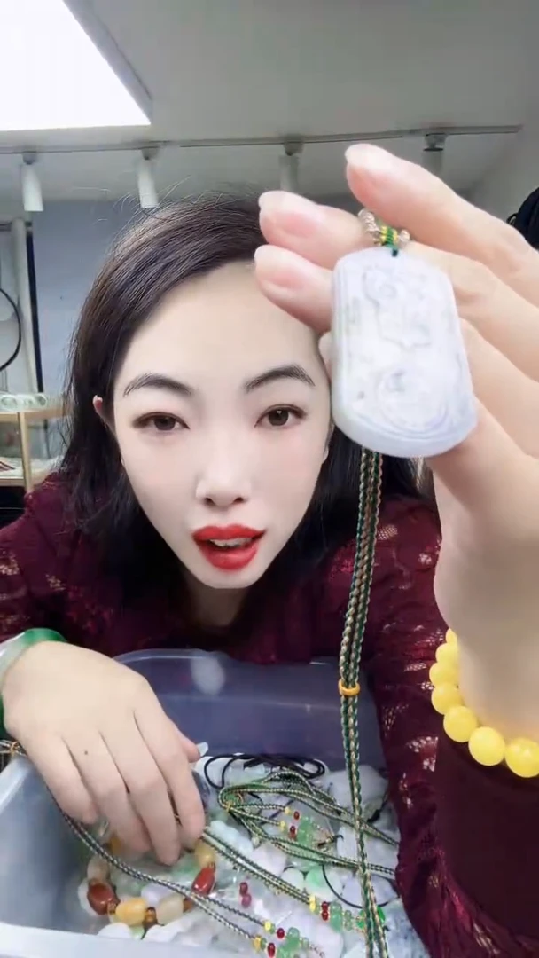 颈饰未镶嵌翡翠缅甸翡翠A货吊坠杂质