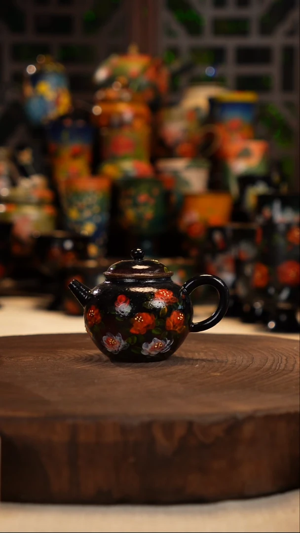 油画    釉下彩   壶