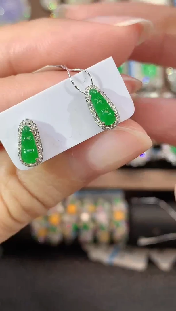 18K金镶嵌翡翠耳饰A22 多样性发一对