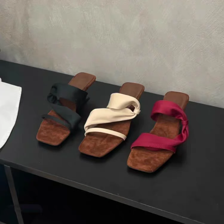 小众设计方头坡跟凉拖鞋女2025春夏新款黑色百搭气质高跟一字拖