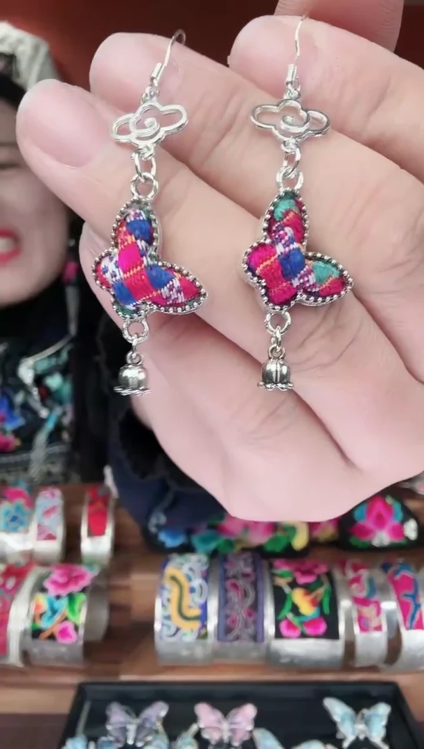 织绣非遗手工苗绣刺绣饰品5