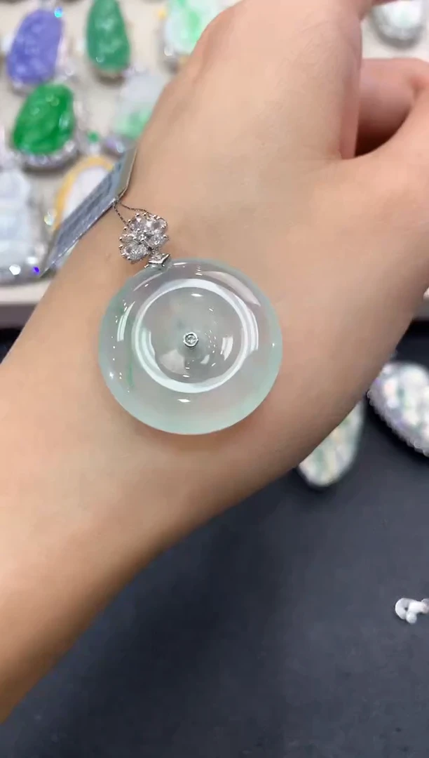 【闪购商品】翡翠吊坠(不含链)18K金镶嵌q49            