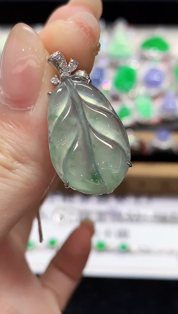 吊坠(不含链)18K金镶嵌翡翠W多样性发其一