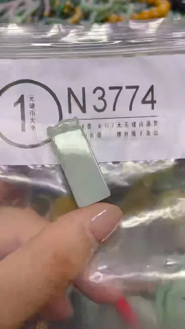 颈饰未镶嵌翡翠/ N /翡翠A货，一件也是批发价