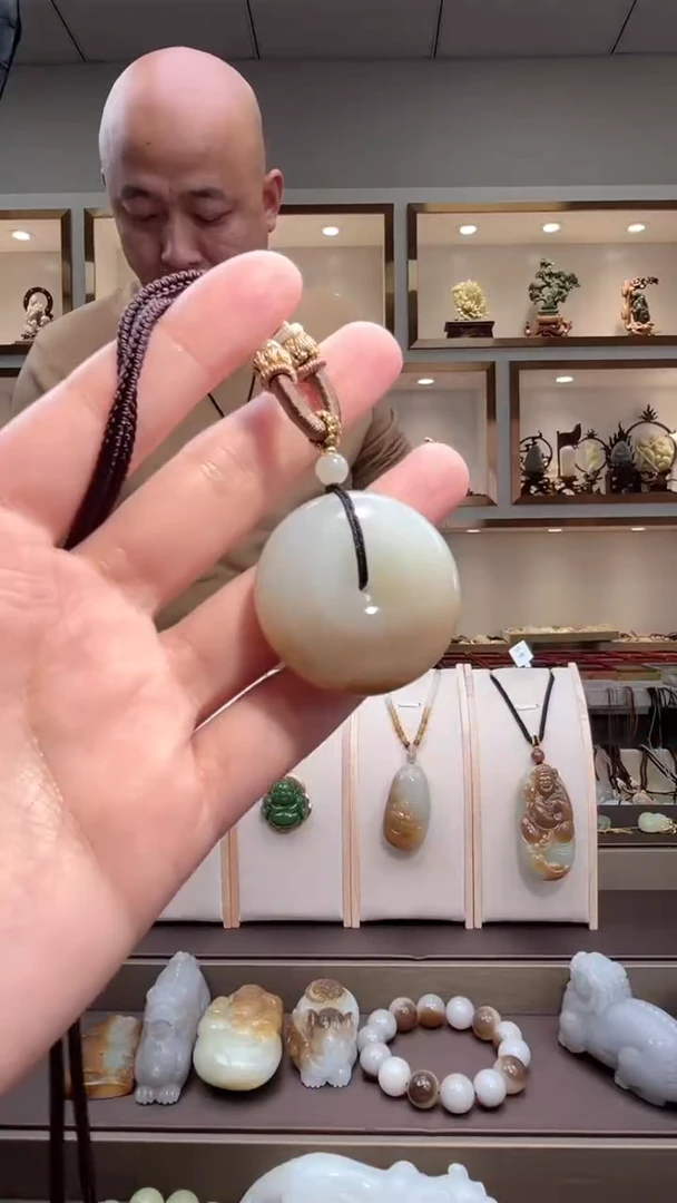 颈饰未镶嵌和田玉苏