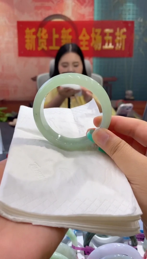 翡翠手镯未镶嵌多人00027463