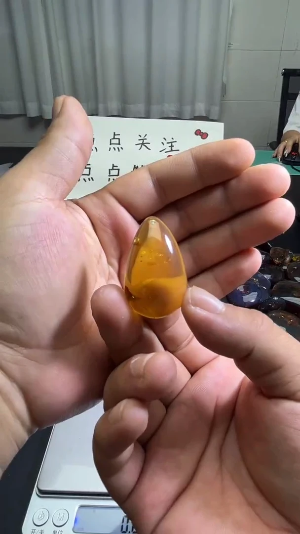 未镶嵌琥珀裸石65