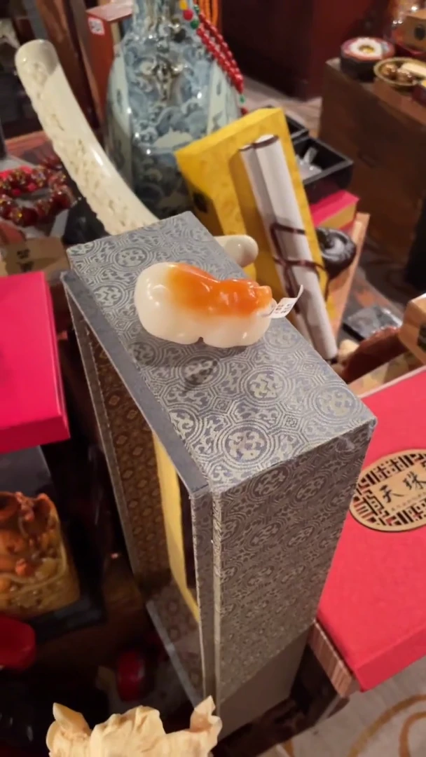 未镶嵌和田玉挂件白黄貔貅