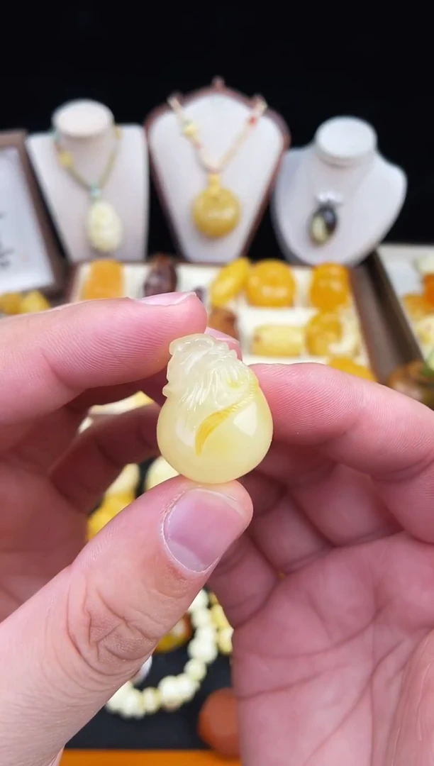 琥珀未镶嵌珠宝奇石柒月