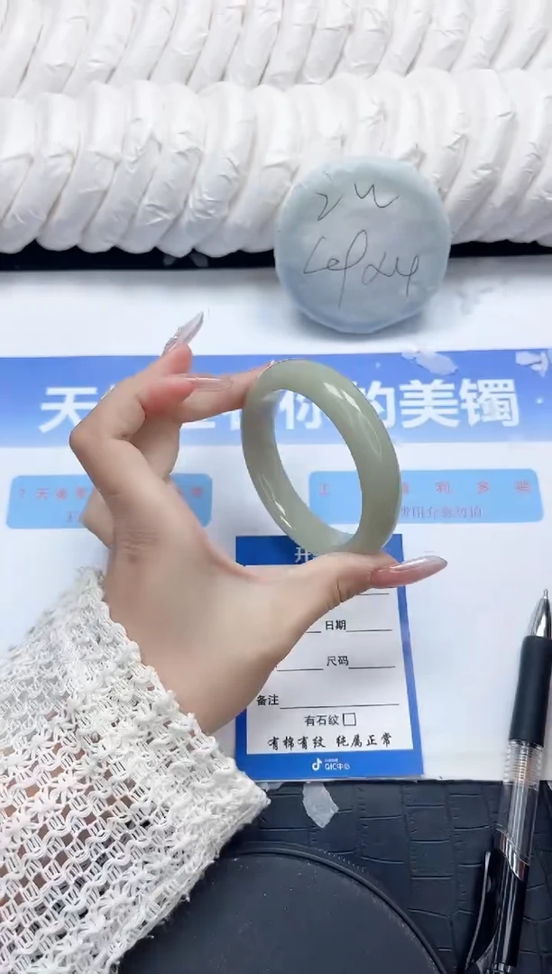 未镶嵌手镯石英质玉296-56.1
