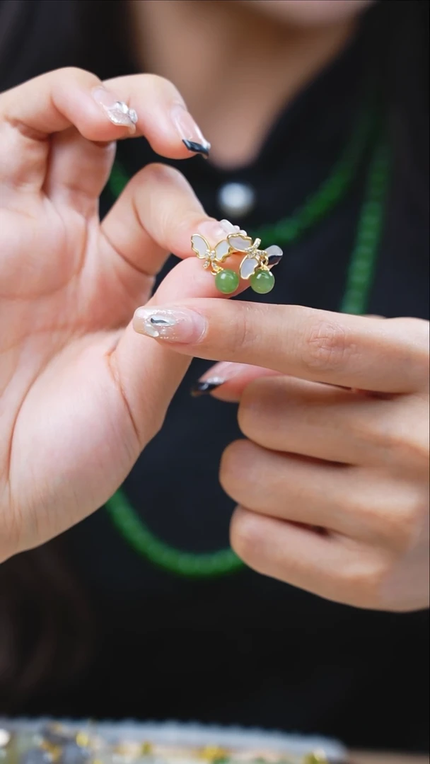 未镶嵌和田玉耳饰和田玉