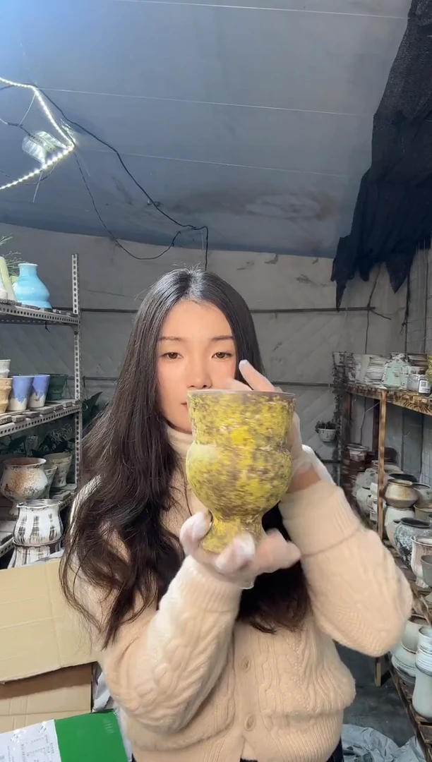 以实际为准周*编号152   景德镇手工手绘花盆口 12  高17