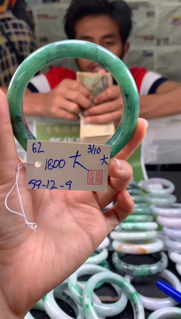 未镶嵌手镯翡翠大****婆翡翠手镯 下单联系小耳机#62