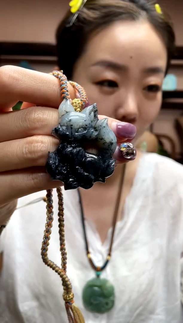 岫玉未镶嵌吊坠·