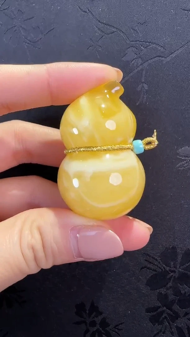 蜜蜡颈饰18K金镶嵌葫芦47.7*29.6mm