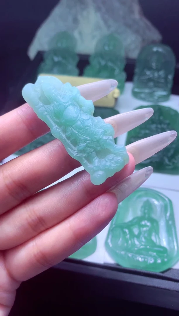 未镶嵌定制翡翠妞天然翡翠A货吊坠 官方基地发货