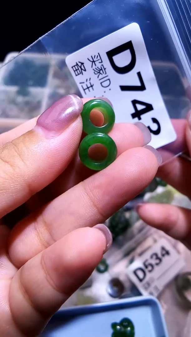 颈饰未镶嵌和田玉 一对