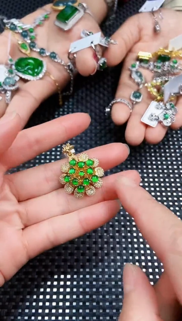 【闪购商品】翡翠吊坠(不含链)未镶嵌111111111