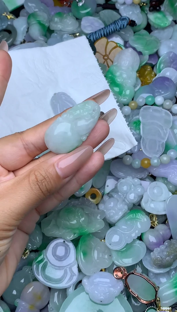 翡翠未镶嵌颈饰天然缅甸翡翠吊坠