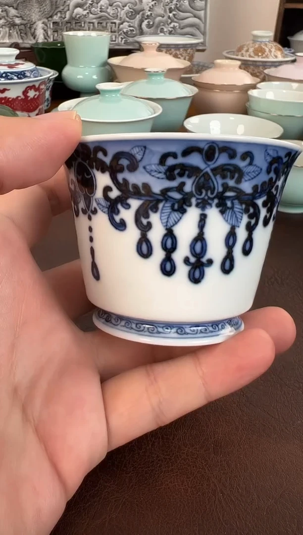 照夜白青花璎珞纹主人杯