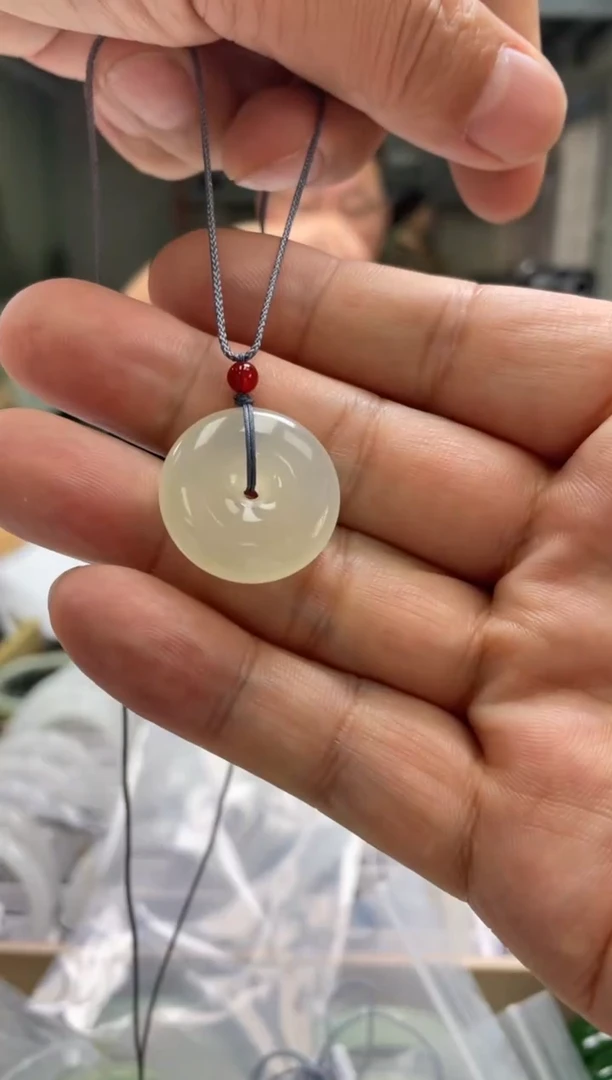 【闪购商品】和田玉吊坠未镶嵌翠青平安扣配高货绳多样性发货其一